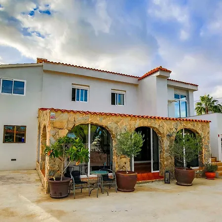 Beautiful Open 3 Bed Appartement