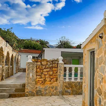 Apartment Beautiful Open 3 Bed *