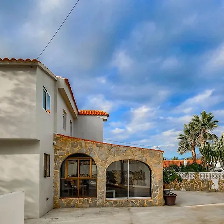 Apartment Beautiful Open 3 Bed *