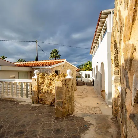 Beautiful Open 3 Bed *