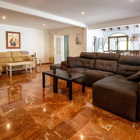 Apartment Beautiful Open 3 Bed