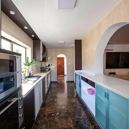 Beautiful Open 3 Bed *