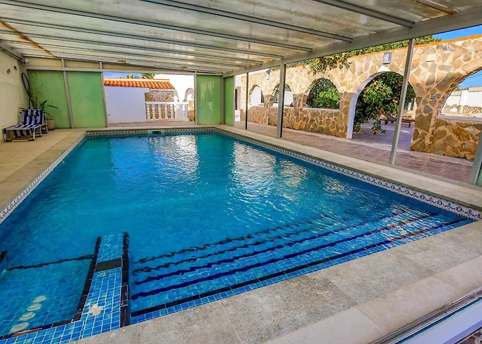 Beautiful Open 3 Bed Apartment *