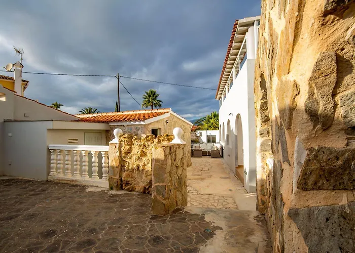 Beautiful Open 3 Bed *