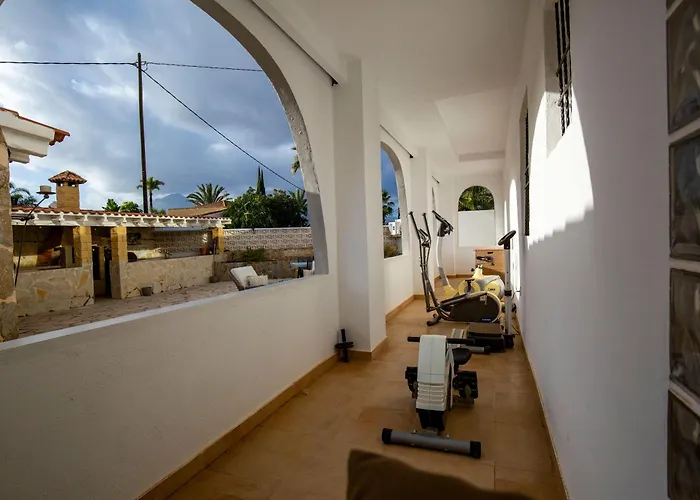 Beautiful Open 3 Bed Apartment *