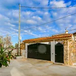 Beautiful Open 3 Bed * Альбир