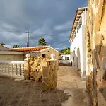 Beautiful Open 3 Bed *