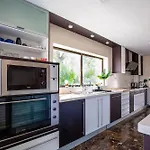 Апартаменты Beautiful Open 3 Bed Альбир