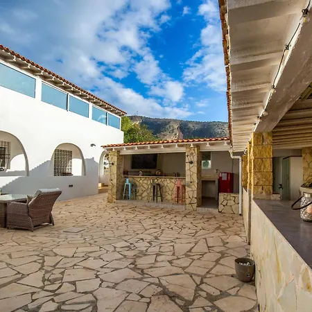 Beautiful Open 3 Bed