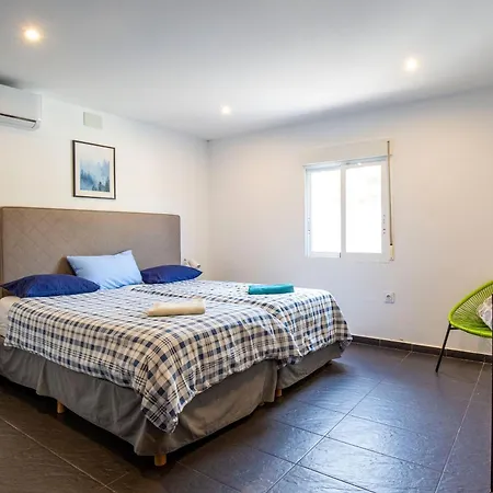Beautiful Open 3 Bed *